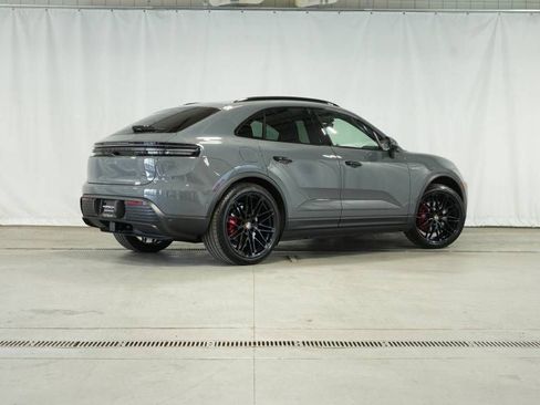 Certified 2025 Porsche Macan 4S Electric AWD/4WD image 7