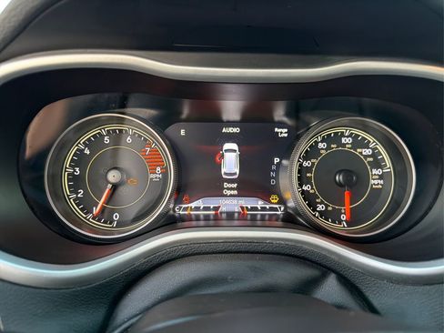 Used 2018 Jeep Cherokee Trailhawk w/ Quick Order Package 27L image 16