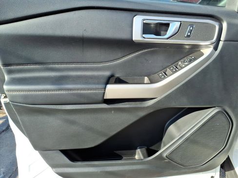 Certified 2023 Ford Explorer XLT w/ Equipment Group 202A image 15