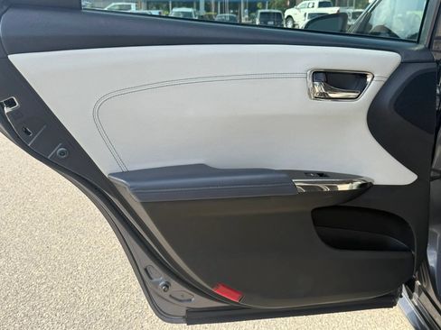 Used 2015 Toyota Avalon Limited FWD image 15