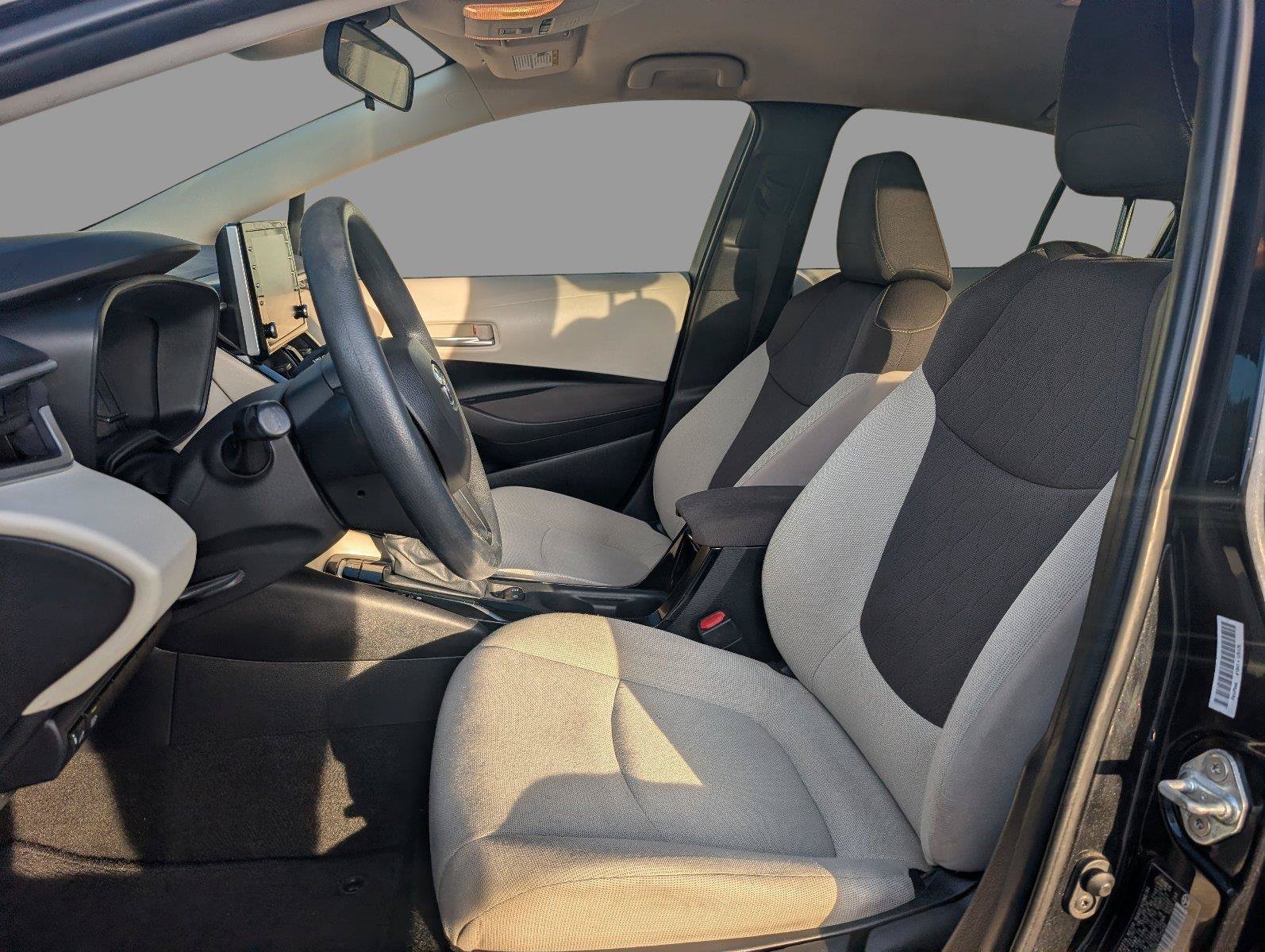 Used 2020 Toyota Corolla LE FWD image 15