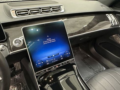 Certified 2022 Mercedes-Benz S 500 4MATIC image 32