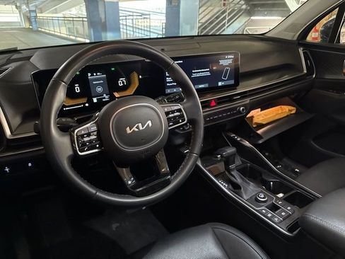 Certified 2025 Kia Sorento S w/ Panoramic Sunroof Package image 6