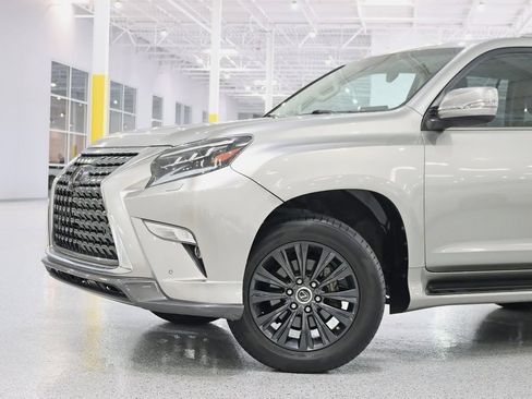 Used 2023 Lexus GX 460 Premium w/ Accessory Package AWD/4WD image 2