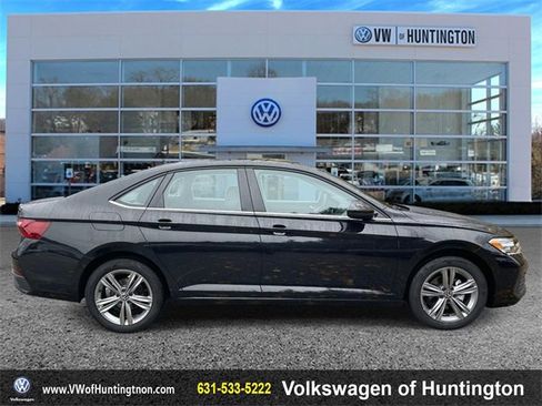 Certified 2022 Volkswagen Jetta SE image 6