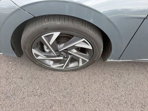 Used 2025 Hyundai Elantra SEL image 4