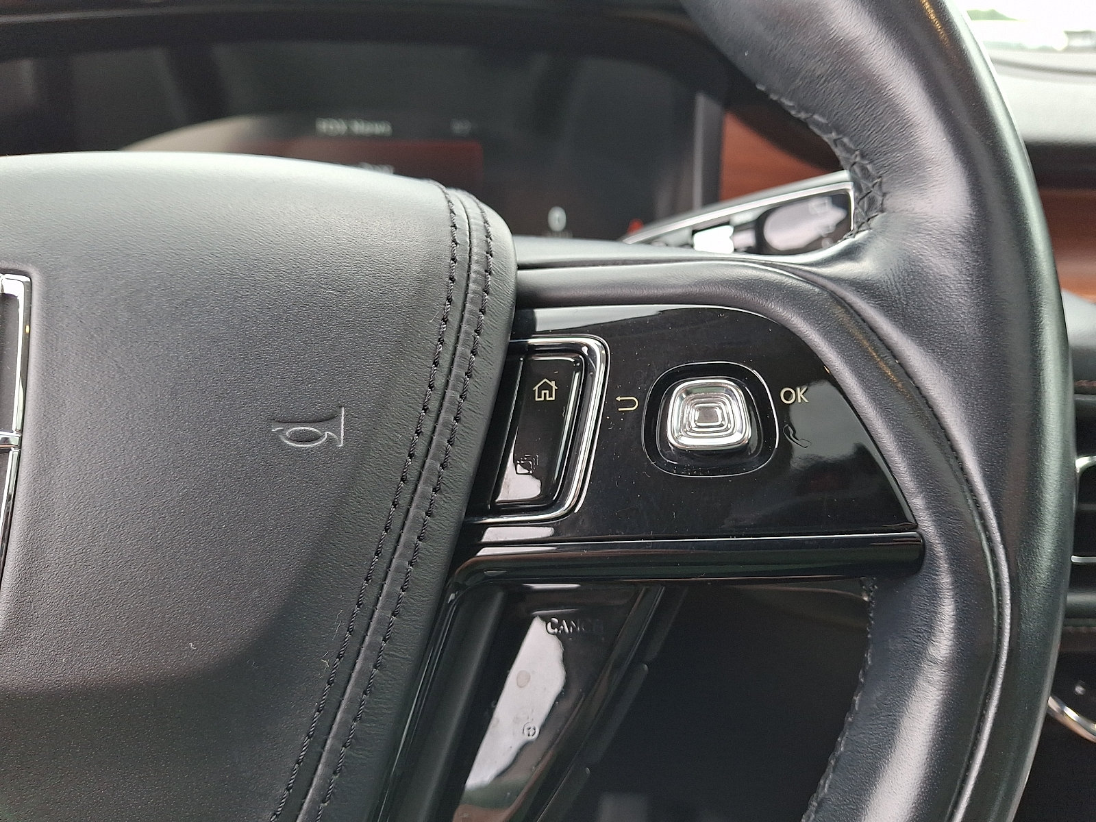 Used 2020 Lincoln Aviator Reserve w/ Equipment Group 202A AWD/4WD image 25