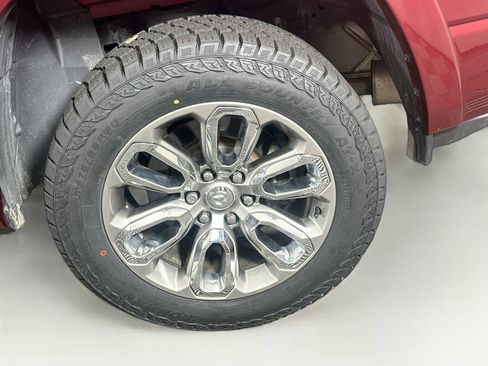 Used 2022 RAM 1500 Laramie AWD/4WD image 11