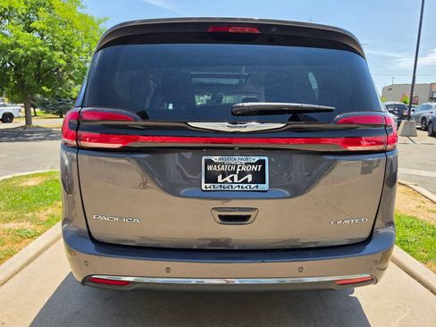 Used 2023 Chrysler Pacifica Limited FWD image 6