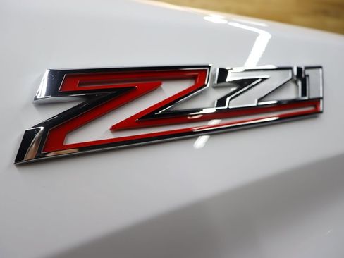 Used 2024 Chevrolet Silverado 1500 LT Trail Boss w/ Convenience Package II image 9