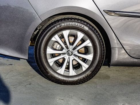 Used 2022 Toyota Prius Prime XLE FWD image 12
