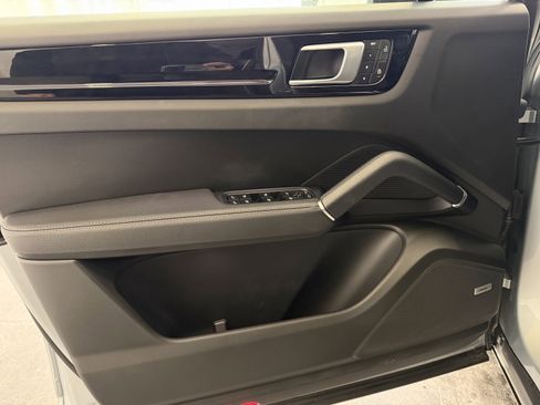 Certified 2023 Porsche Cayenne S image 15