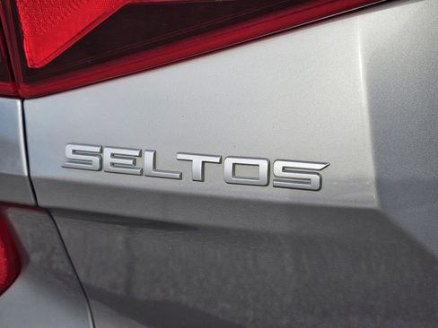 Used 2023 Kia Seltos LX image 9
