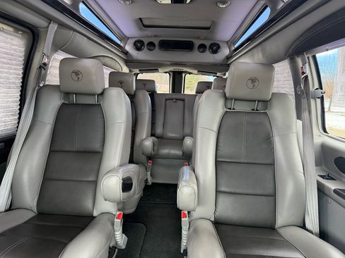 Used 2017 Chevrolet Express 2500 Extended image 20