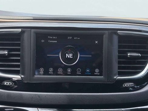 Used 2020 Chrysler Voyager L FWD image 12