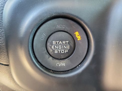 Used 2022 Jeep Wrangler Unlimited Sahara w/ Cold Weather Group AWD/4WD image 20