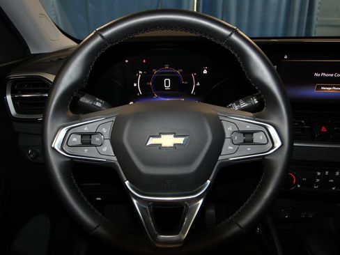 Used 2024 Chevrolet TrailBlazer LT w/ LT Cold Weather Package FWD image 11