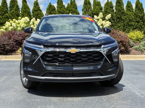 Used 2026 Chevrolet Trax LT FWD image 5