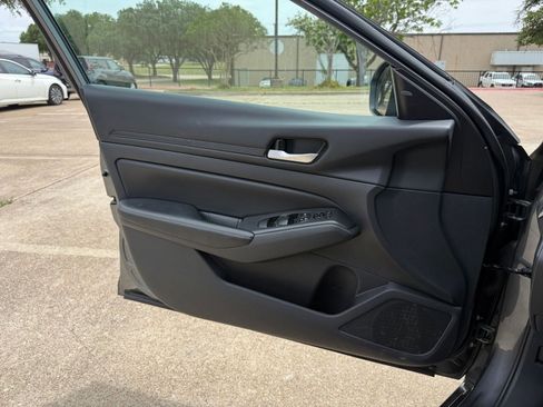 Used 2025 Nissan Altima 2.5 SV FWD image 18