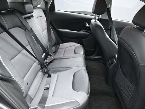 Used 2020 Kia Niro EX image 32
