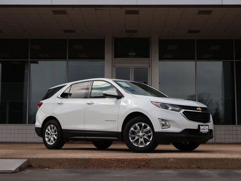 Used 2018 Chevrolet Equinox LT image 2