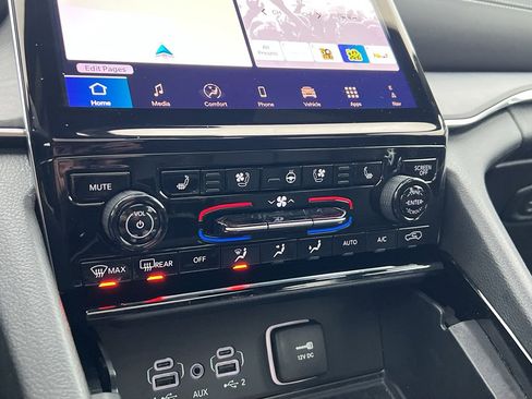 Used 2024 Jeep Grand Cherokee Overland w/ Adv Protech Group III image 24