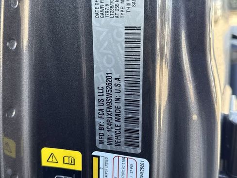 Used 2025 Jeep Wrangler Unlimited Rubicon image 26