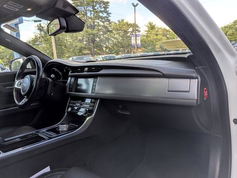 Used 2016 Jaguar XF R-Sport image 36