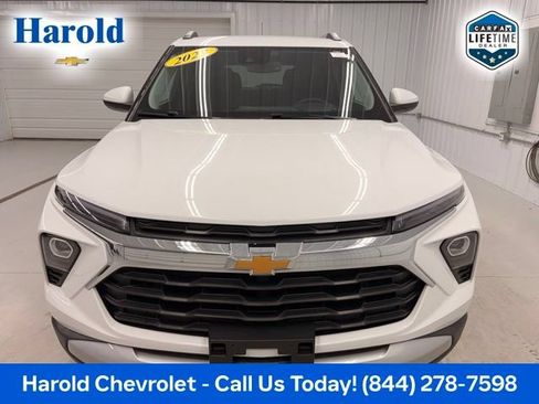 Used 2024 Chevrolet TrailBlazer LT w/ Convenience Package AWD/4WD image 2