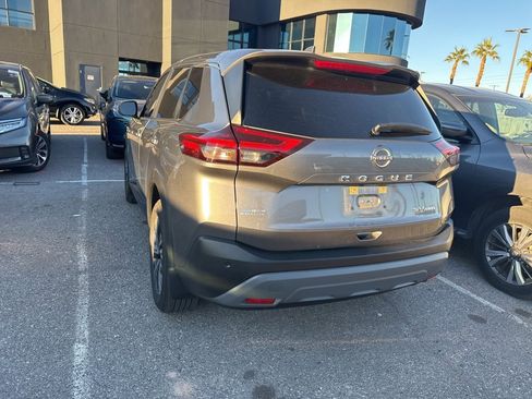 Used 2023 Nissan Rogue SV image 8