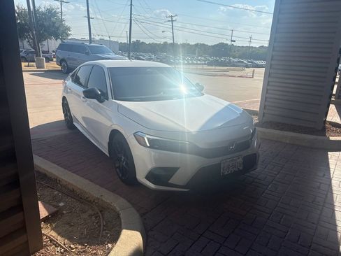 Used 2024 Honda Civic Sport image 4