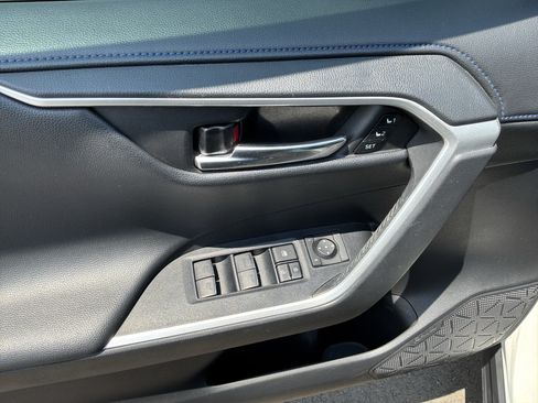 Used 2022 Toyota RAV4 XSE AWD/4WD image 15