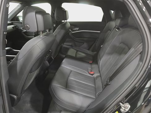 Used 2023 Audi e-tron Premium Plus w/ Premium Plus Package image 12