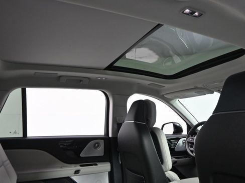 New 2026 Lincoln Aviator Reserve AWD/4WD image 17