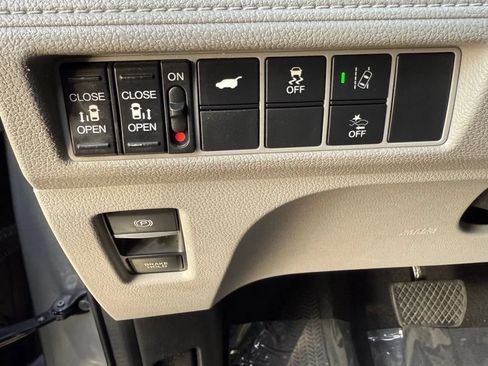 Used 2018 Honda Odyssey EX-L image 32