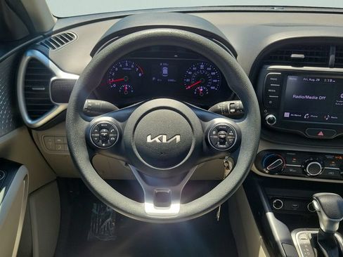 Used 2022 Kia Soul LX w/ Technology Package FWD image 12