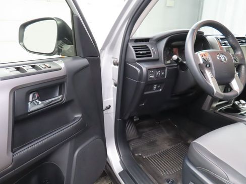 Used 2024 Toyota 4Runner SR5 Premium w/ Moonroof Package AWD/4WD image 43