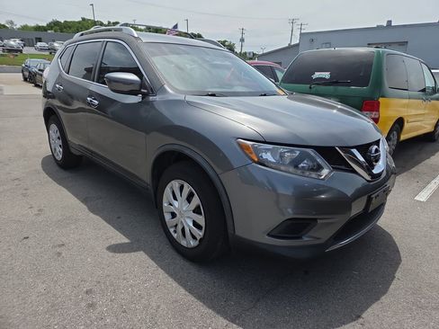 Used 2016 Nissan Rogue S w/ Appearance Package FWD image 1
