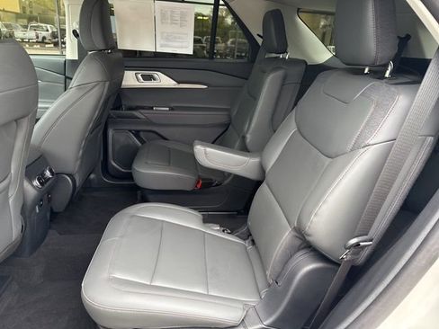 Used 2025 Ford Explorer Active w/ Active Comfort Package image 13