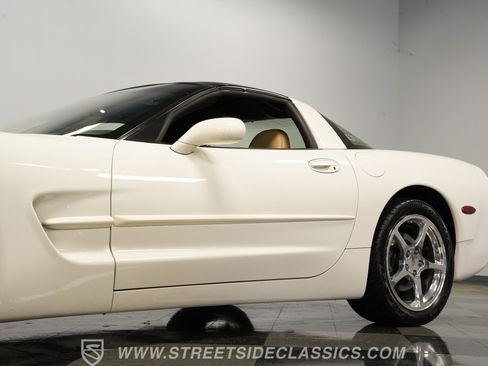 Used 2001 Chevrolet Corvette Coupe w/ Preferred Equipment Group2 RWD image 23