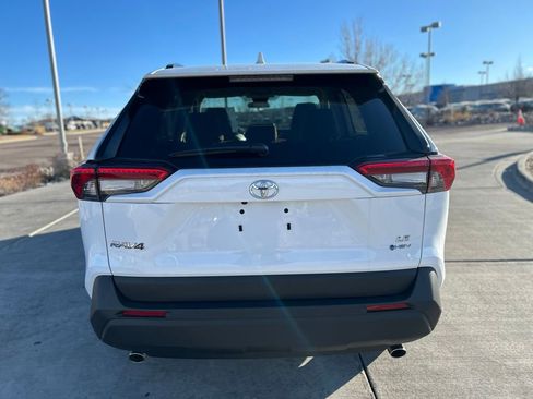 Used 2025 Toyota RAV4 SE image 9