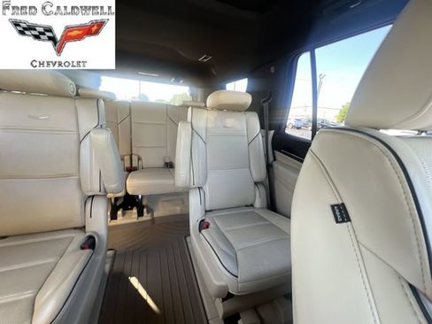 Used 2022 Cadillac Escalade Premium Luxury AWD/4WD image 14