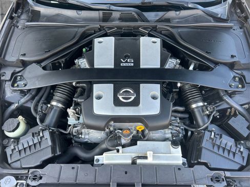 Used 2010 Nissan 370Z Roadster RWD image 10