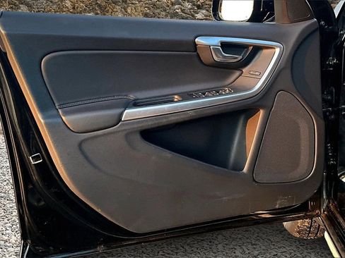 Used 2016 Volvo V60 T5 Cross Country w/ Climate Package image 20