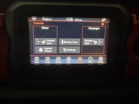 Used 2018 Jeep Wrangler Unlimited Sahara w/ Cold Weather Group AWD/4WD image 26