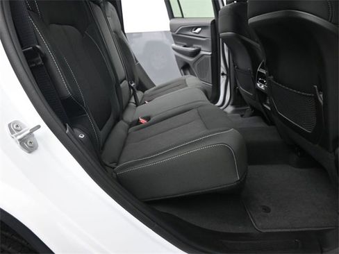 Used 2024 Jeep Grand Cherokee Laredo image 15