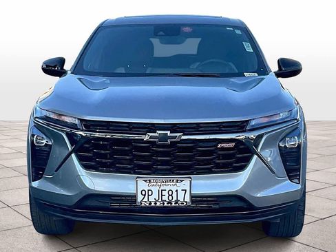 Used 2025 Chevrolet Trax RS w/ Sunroof Package image 3