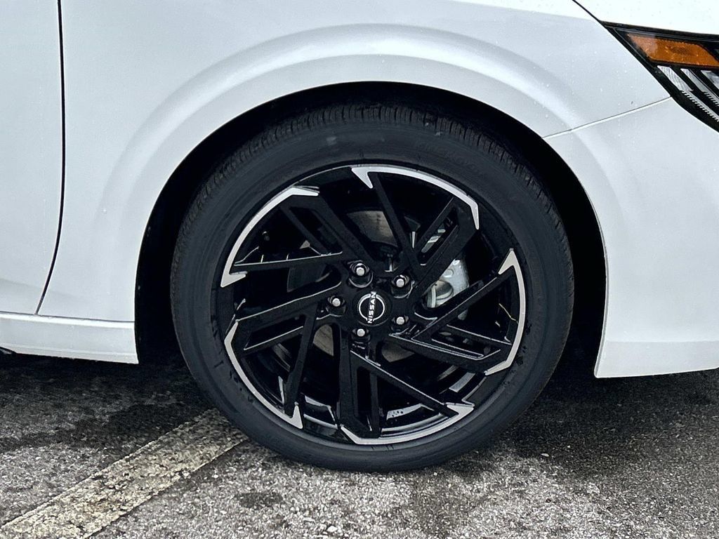 New 2026 Nissan Sentra SR w/ SR Premium Package FWD image 9