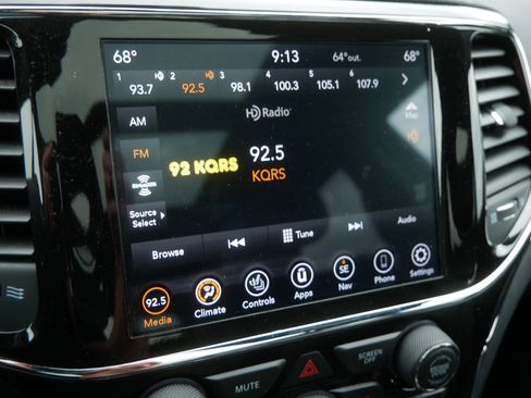Certified 2021 Jeep Grand Cherokee Limited w/ Luxury Group II AWD/4WD image 30