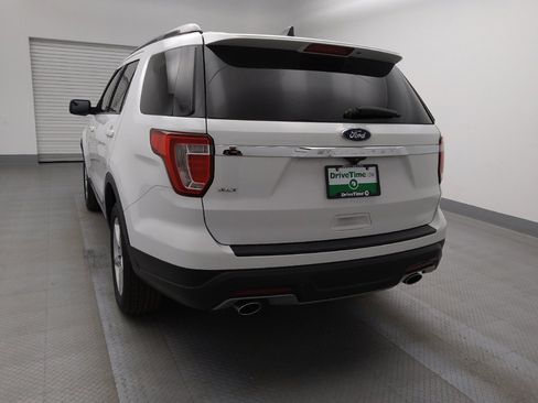 Used 2018 Ford Explorer XLT image 6